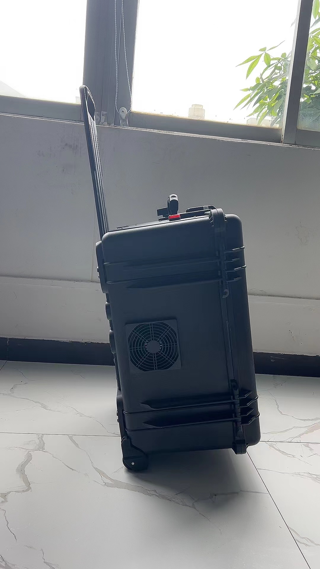 达拉特手拉箱型移动通信干扰器